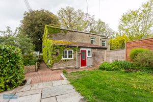 Front / Garden- click for photo gallery